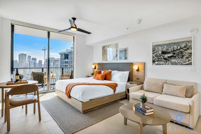 Building Photo - 601 NE 1st Ave