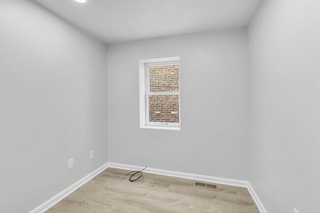 Building Photo - 69 Slocum St