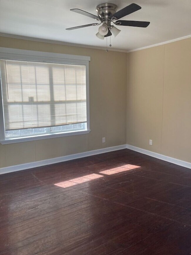 Building Photo - Biloxi 3 Bedroom