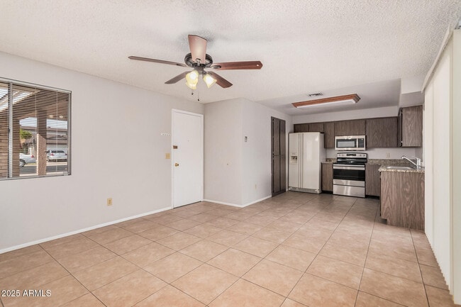 Building Photo - 5505 W Sunnyslope Ln
