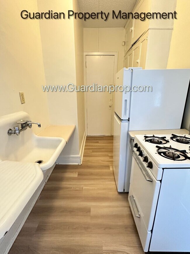 Building Photo - Studio Lakes Uptown Apartment, Blocks from...