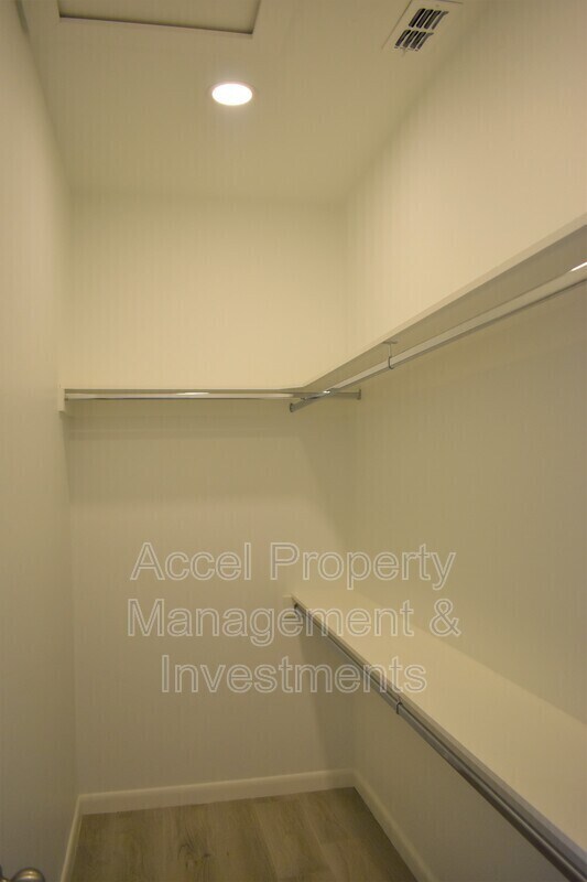 Building Photo - 2120 Datepalm Ave