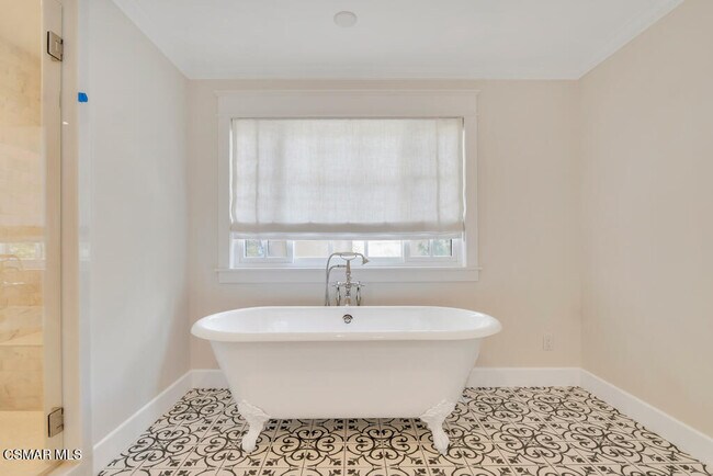 Building Photo - 2076 Hillsbury Rd