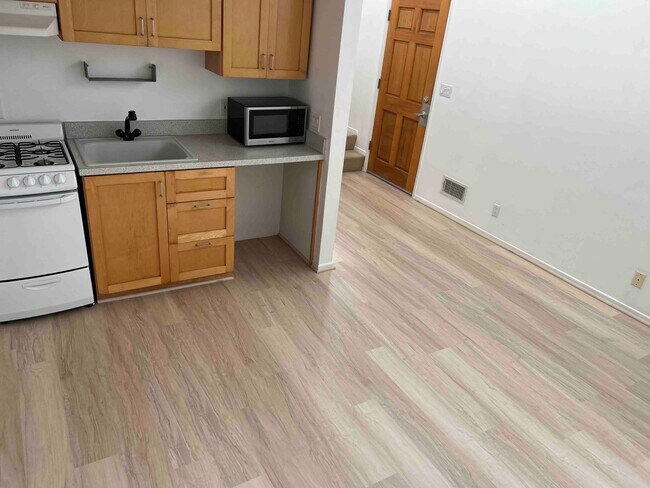 NEW Floor! 7/20/23 - 3016 Ruskin St