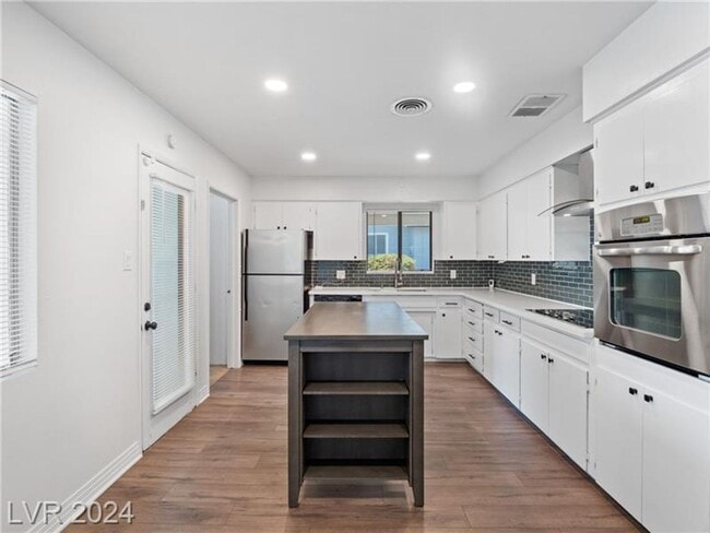 Building Photo - Spectacular Vintage 3Bed/2Bath Las Vegas h...
