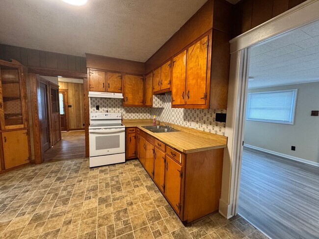 Building Photo - Campbell County Home on Large Lot