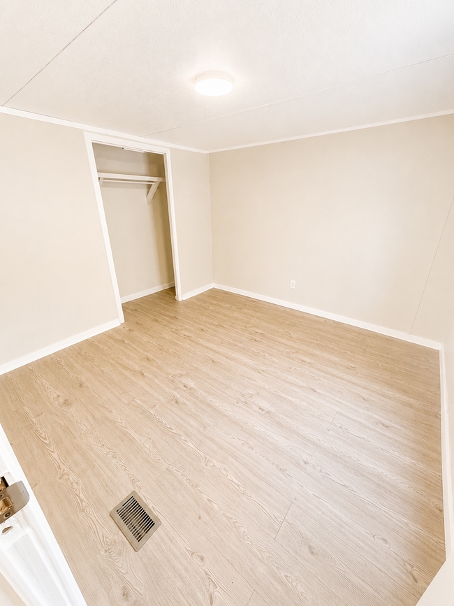 Building Photo - 325 Green Dragon Dr