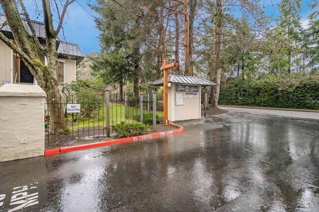 Building Photo - 2Bd/2Ba Bellevue Condo
