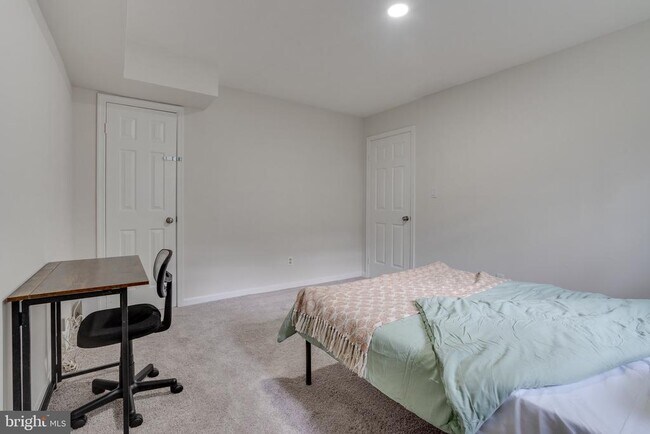 Building Photo - 3700 Roxbury Ln