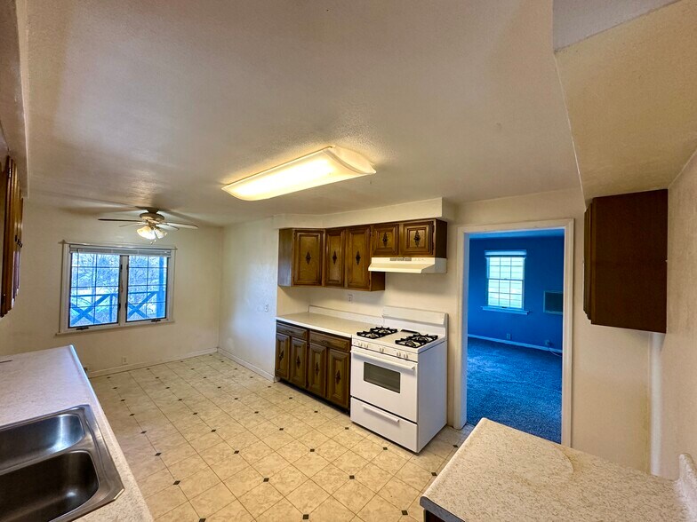 Building Photo - 110 W Chartes St