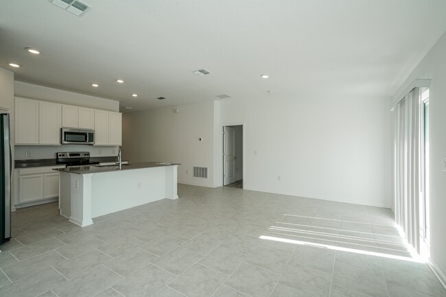 Building Photo - 152 Pershing St