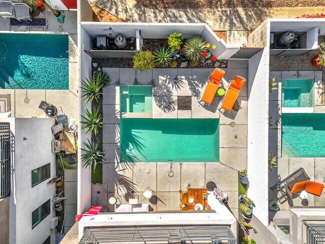 Building Photo - 483 Beacon Way