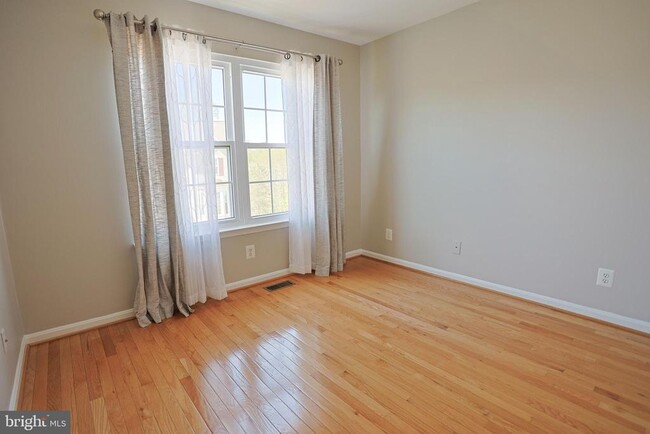 Building Photo - 3641 Bracknell Dr
