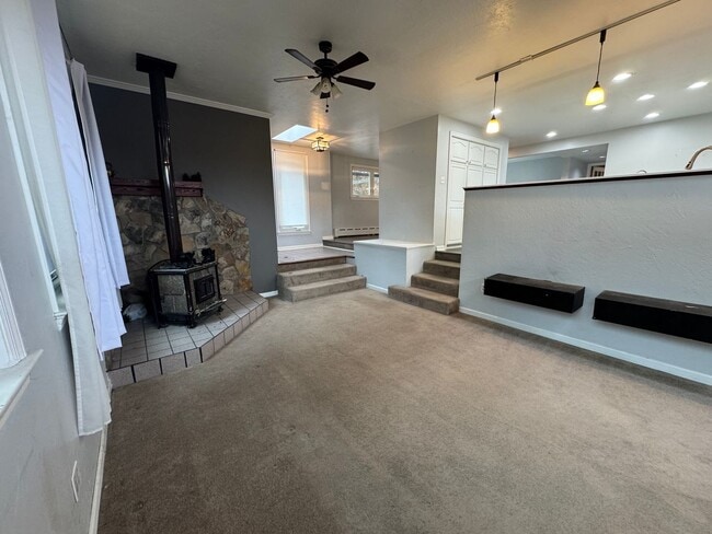 Building Photo - Spacious Private Oasis - 3 Bedroom 2 Bathroom House in Green Tree!