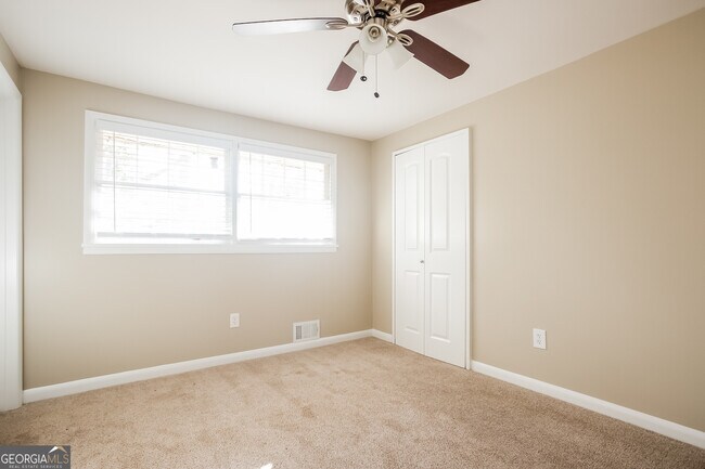 Building Photo - 2134 Elinwood Dr