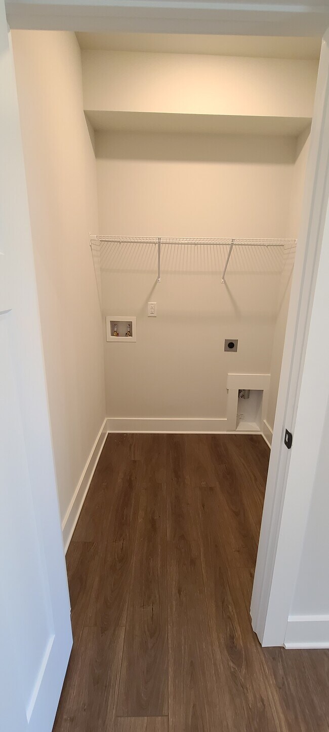 Building Photo - 726 Judah Dr