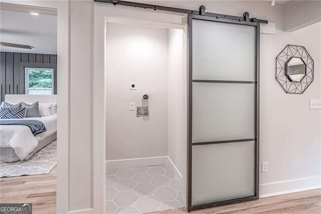 Building Photo - 605 Blake Ave SE