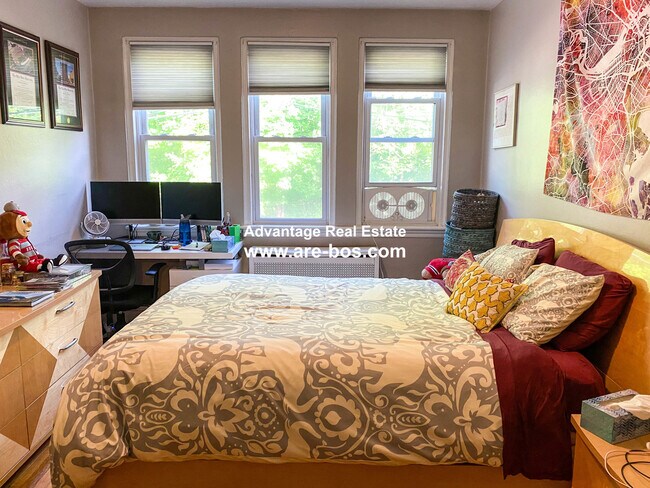 Building Photo - 19 Lanark Rd