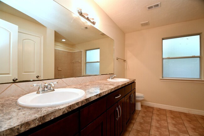 Building Photo - 5211 Holly View Dr