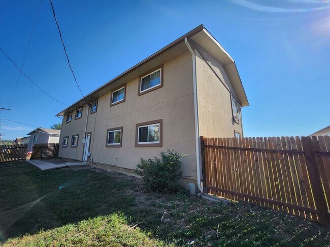 Building Photo - 4420 Loomis Ave
