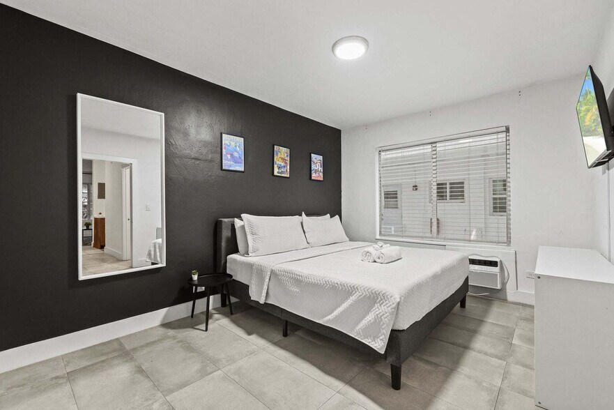 Building Photo - 7340 Harding Ave