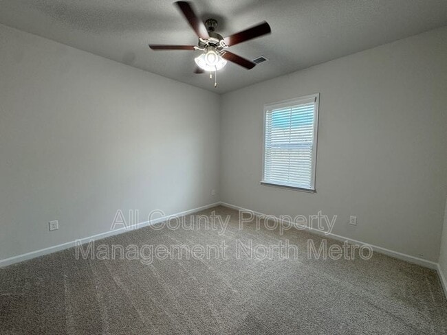 Building Photo - 7870 Tiberon Pkwy