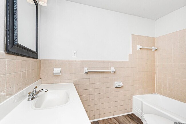 Building Photo - 8245 Rainbow Dr