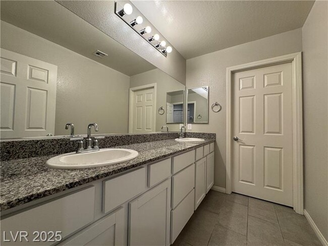 Building Photo - 2690 Topaz Blue St