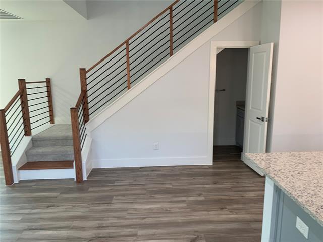 Building Photo - 208 E Park Dr