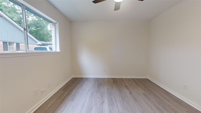 Building Photo - 811 Devonport Ln