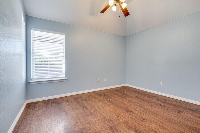 Building Photo - Amazing 3 Bed, 2 Bath Rental Available in ...