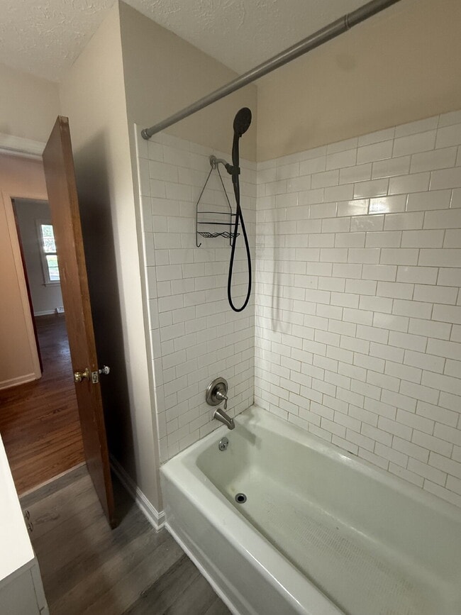 Building Photo - Two bed one bath property in Madison Heigh...