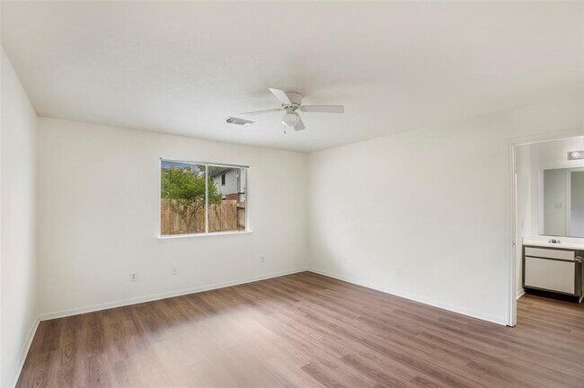 Building Photo - 18023 Lago Forest Dr