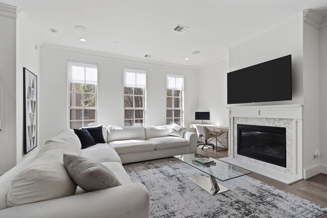 Building Photo - 2174 Briarglen Dr