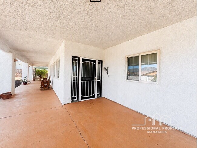 Building Photo - 3-bedroom, 3-bathroom home in Foothills Mobile Est