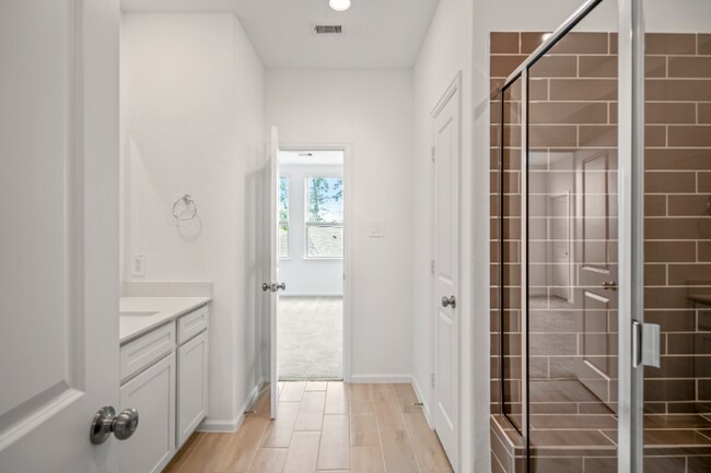 Building Photo - 613 Royal Arch Dr