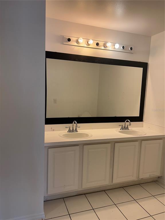 Building Photo - 2608 Spring Hill Dr