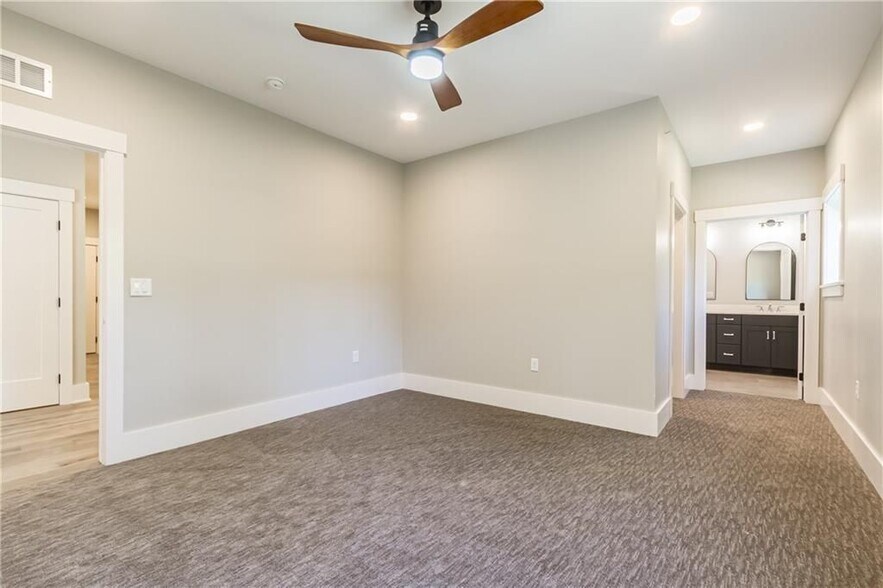 Building Photo - 640 Jefferson Ave