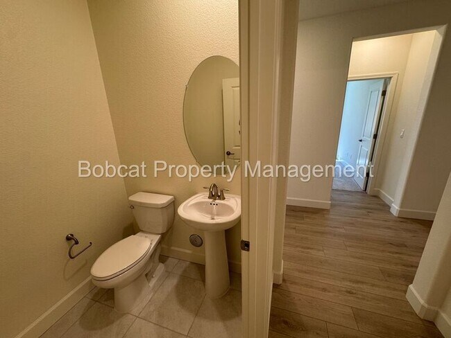 Building Photo - 837 Bravestone Ave