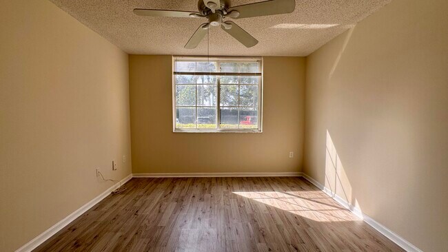 Building Photo - 7808 Sonoma Springs Cir