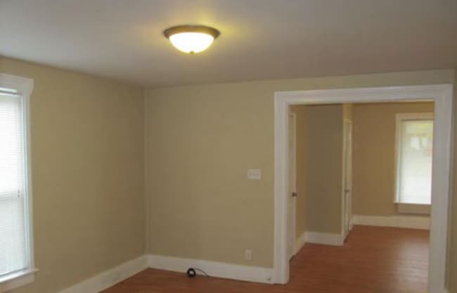 Building Photo - 920 E Shiawassee St