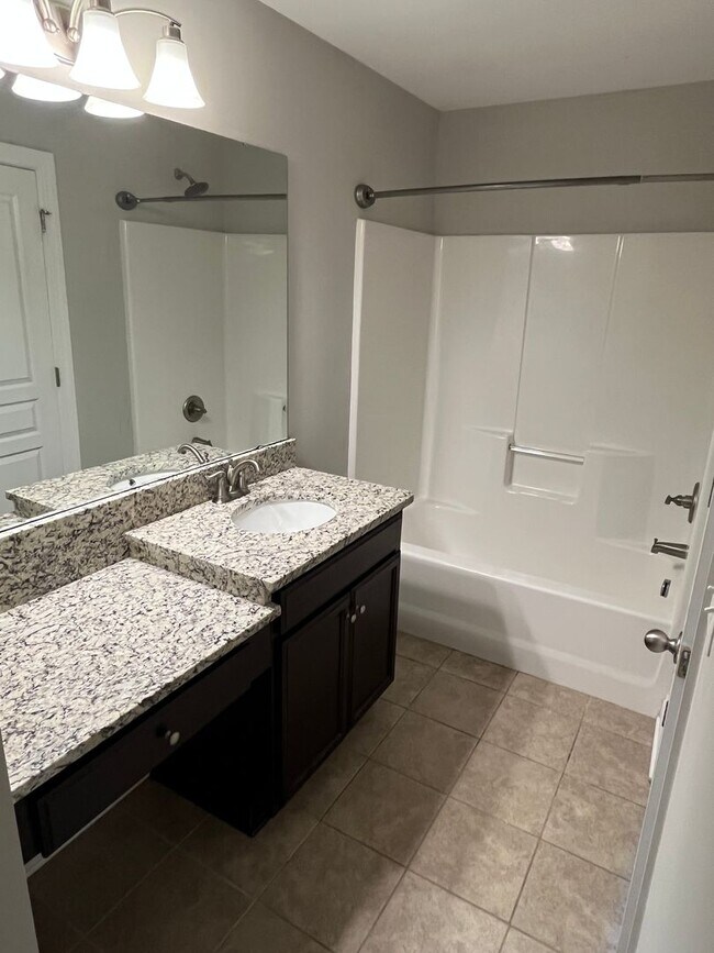 Building Photo - Rare 3 Bedroom townhome between Harrisburg...