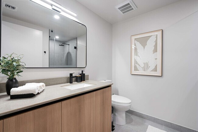 Building Photo - 121 NE 5th St