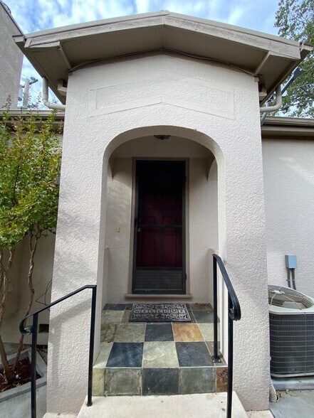 Building Photo - 1242 Susana Street