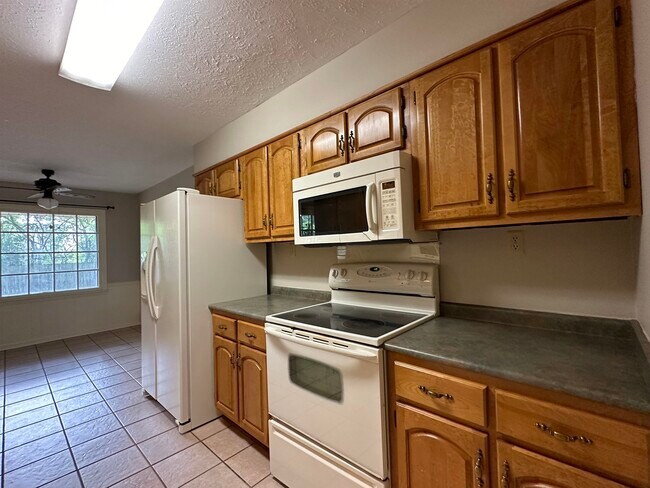 Building Photo - 1531 Cordova Rd