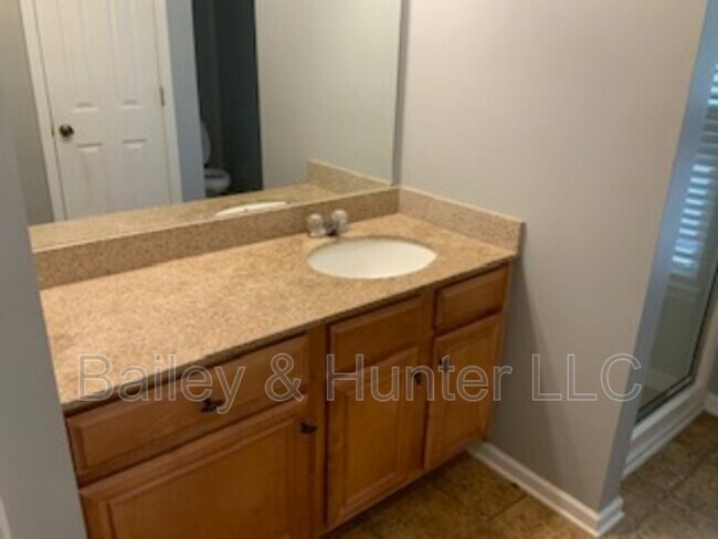 Building Photo - 473 Mulberry Row