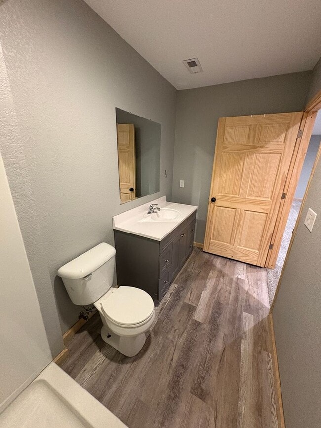 Building Photo - PRICE REDUCED!!! 4 bed / 3 bath Twinhome for Rent!