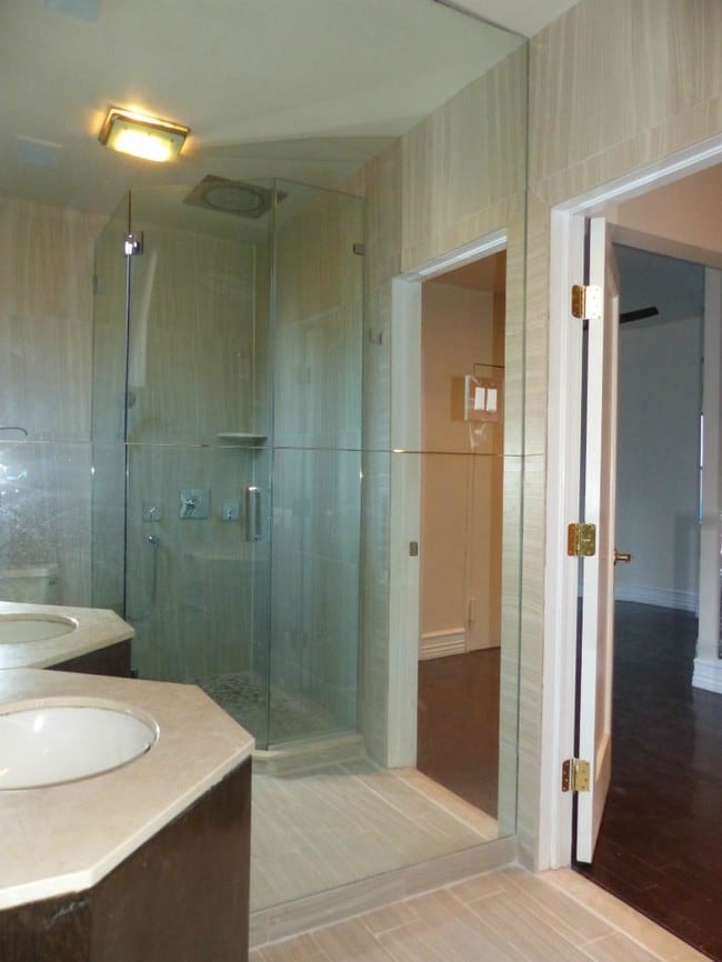 Building Photo - Stunning, Super Sunny Pre-War CORNER 1 BD,...
