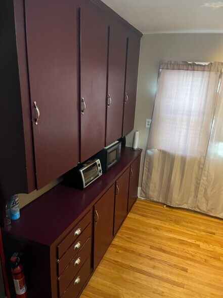 Kitchen - 210 Woodbine Ave