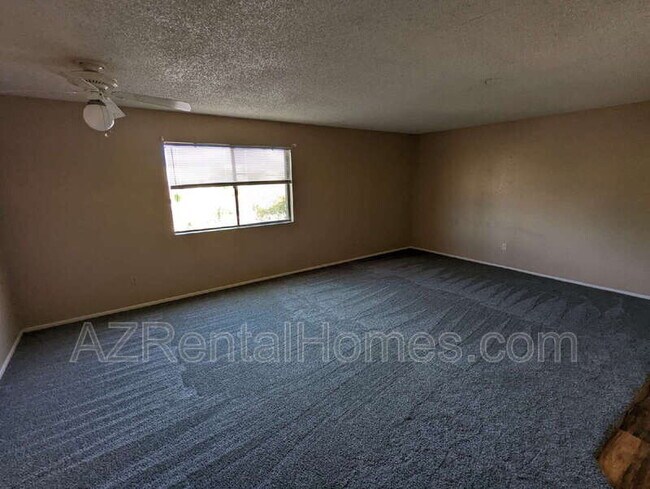 Building Photo - 8155 E Roosevelt St